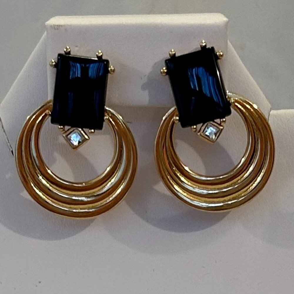 Gold Circle Onyx Pierced Earrings